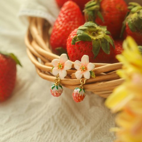 Strawberry 花型耳饰