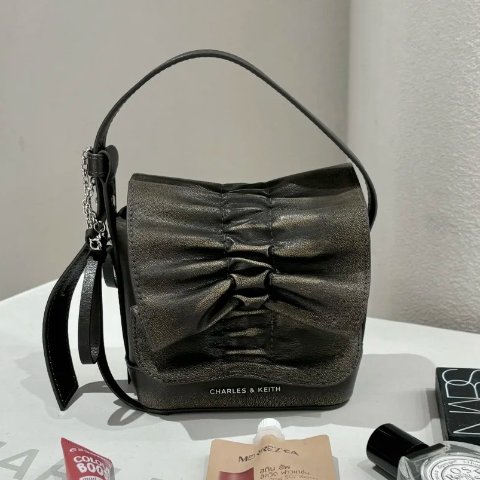 Charles & KeithKadee 褶皱蝴蝶结迷你包 棕色