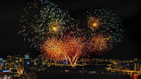 2026年巴黎跨年夜大变动！香榭丽舍大街跨年音乐会今年取消！午夜烟花表演保留