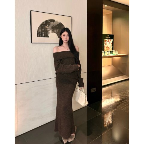 Krishna 一字肩针织连衣裙