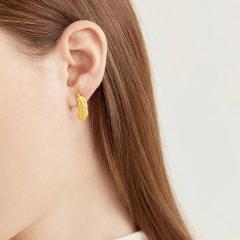 Chow Sang Sang999.9 Gold Feather Earrings