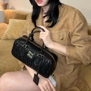 Miu Miu 天选好价！金币乐福鞋€617 流苏围巾€364