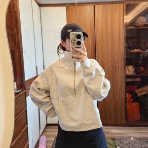 4.2折起 封图白金立领卫衣€89