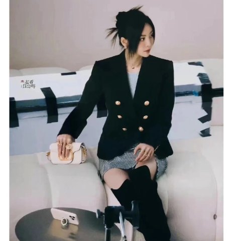 Balmain于文文同款 @合肥银泰BM- Lucky六扣 粒面呢外套