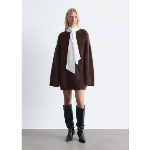 Kitten Heel 皮革高筒靴