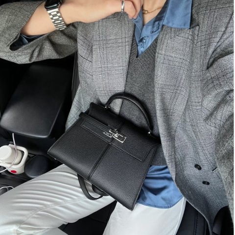 简直就是kelly平替！图片@予果Elise 小挎包 