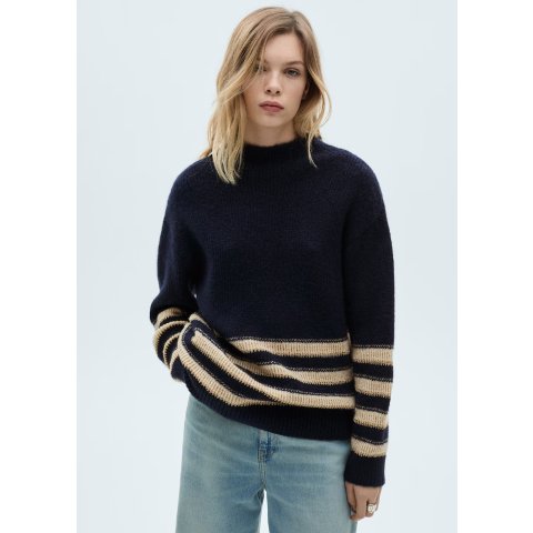 高领条纹套头衫