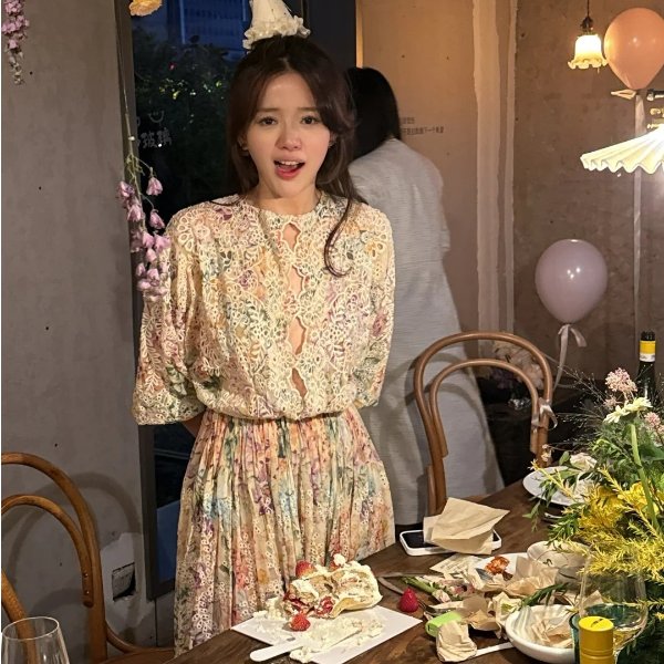 Cutout 花卉印花镂空连衣裙@MonaGee