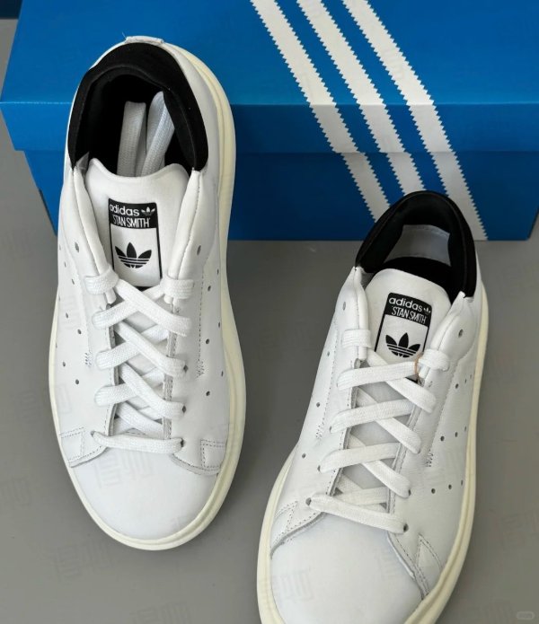 Court Tourino 黑尾小白鞋