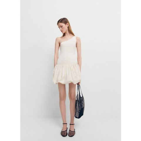 波浪裙边连衣裙