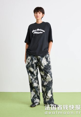 New BalanceLINEAR HERITAGE 黑色印花T恤