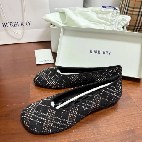 Baby Khaki 真皮芭蕾平底鞋@超级幸运的小面包