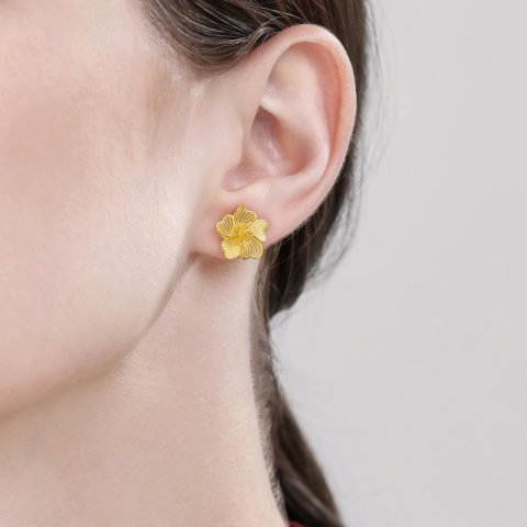 Chow Sang Sang Floral  999.9 Gold Earrings