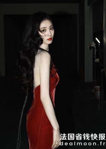 徐艺洋上身相似款！御姐必备！Velvet 丝绒露背长裙美人鱼款