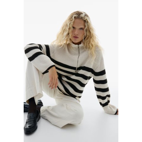 H&M短拉链条纹毛衣 浅米色