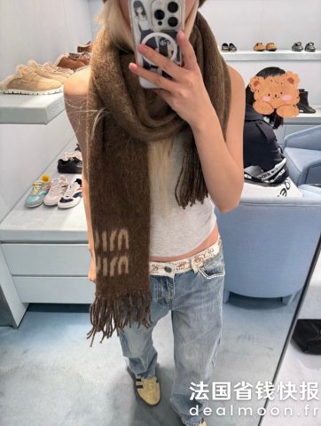 Miu Miu超好搭配的围巾！相似款@kk在线biuMiu Miu Logo 马海毛围巾