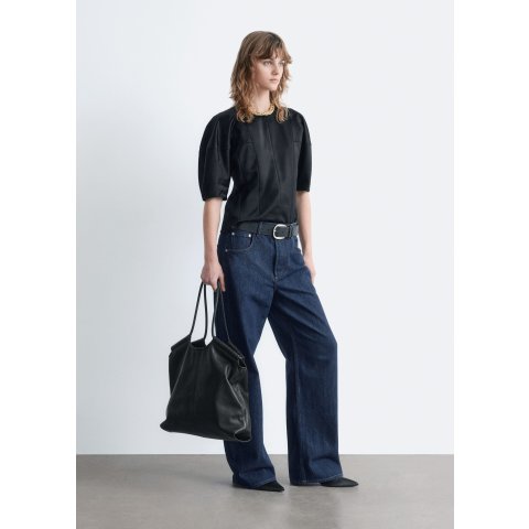 Satin 泡泡袖上衣