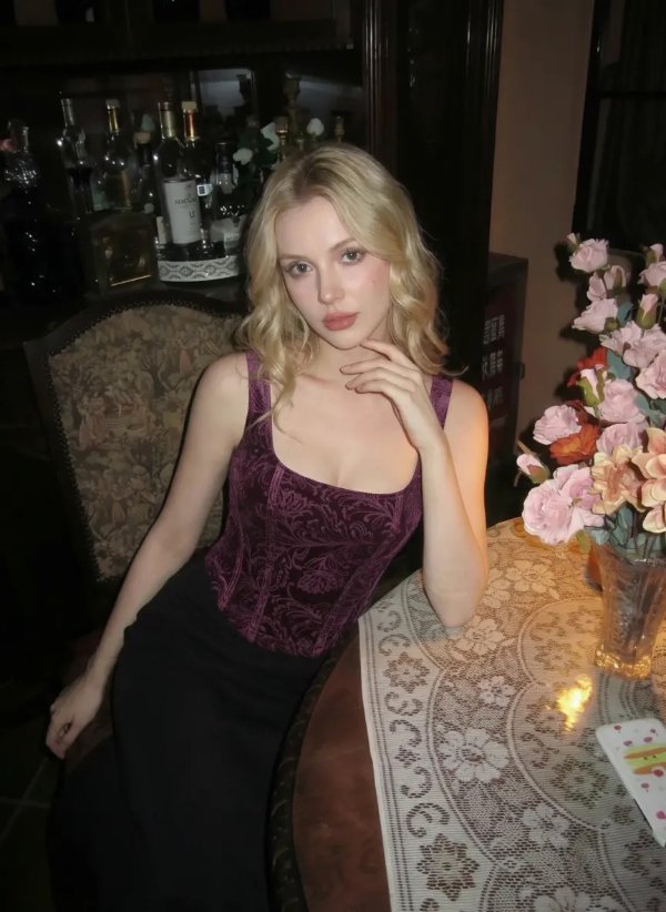 Velvet 方领花卉背心