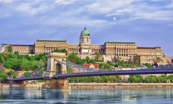 布达佩斯4星酒店+往返机票