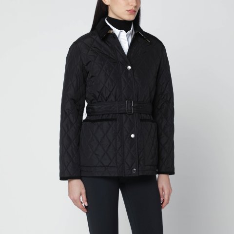 黑色夹克配腰带