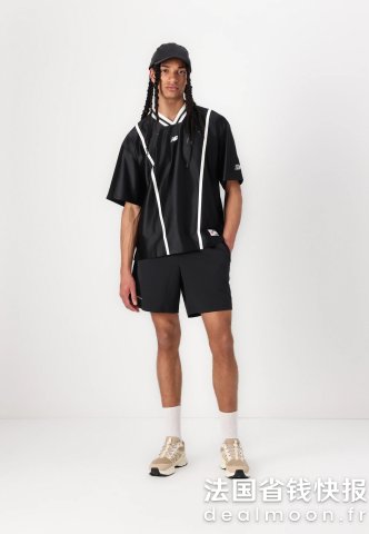 New BalanceSHOOTING 黑色印花T恤