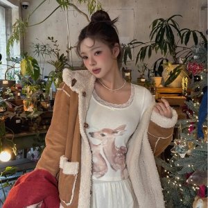 ins博主 @eun31_ch同款！节日氛围首选羊羔绒夹克 