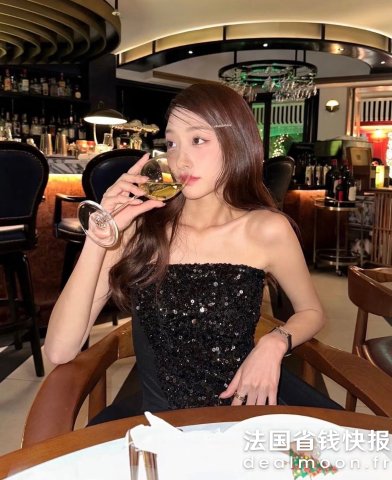 Ganni超适合拍照的亮片裙子！相似款褶皱亮片香堤蕾丝迷你裙