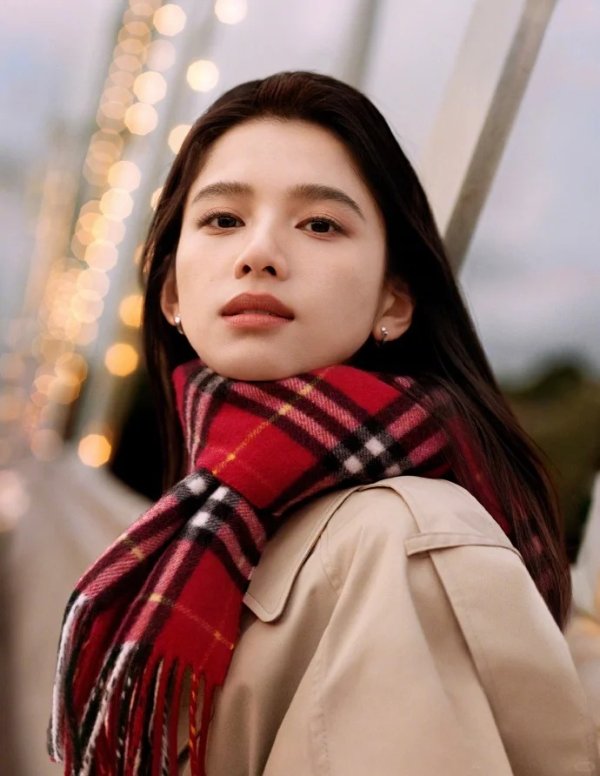 格纹羊绒围巾 张婧仪类似款