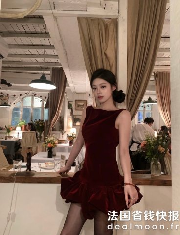 超有节日氛围的红丝绒裙子！相似款@水心记Velvet 船领蝴蝶结泡泡裙