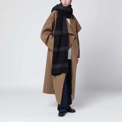 TOTEME 黑色斜纹字母围巾