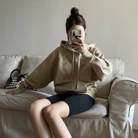 Ami Paris 奶茶色卫衣