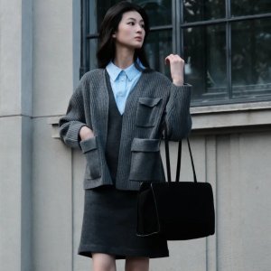 5折起 封图皮革托特包€140