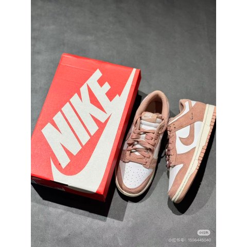 Dunk Low 粉白休闲鞋