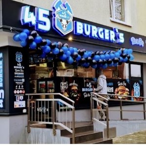 北威州神仙店铺！每周五免费为弱势群体提供餐食！