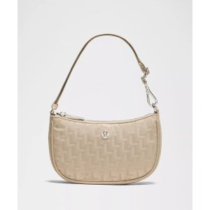 Lululemon绝美偏光 千金感十足City Essentials Mini 单肩包 1L