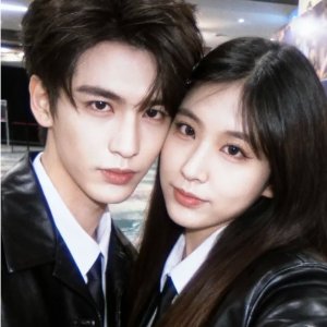 还能P明星合照！内附prompt