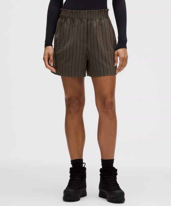 Stretch 高腰荷叶边短裤 4"