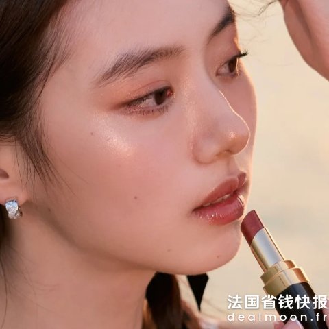 Chanel微闪金光的茶橙色！夏日限定炫光口红#268