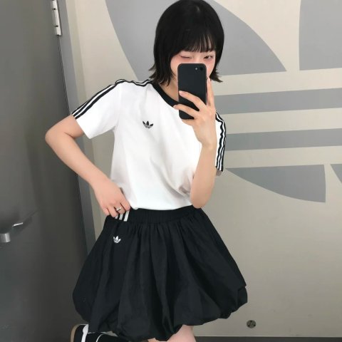 Adidas 女士提花T恤