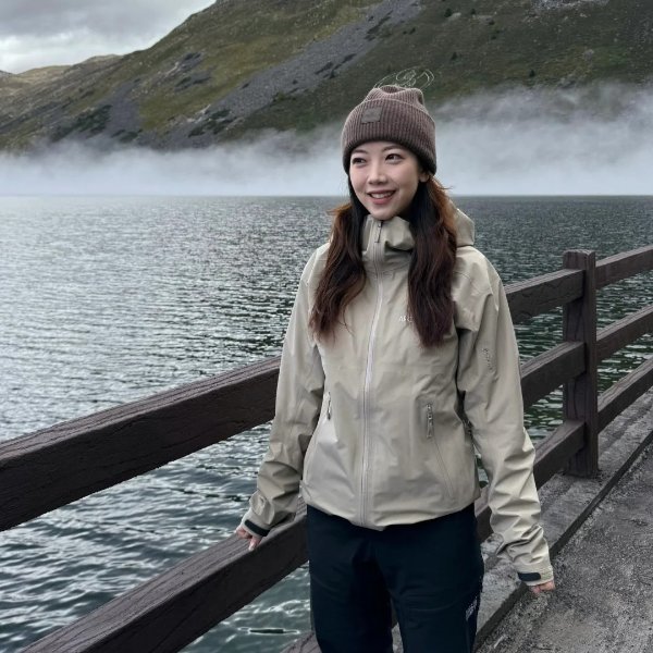 Arc'teryx Beta女款冲锋衣