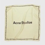Acne Studios 这里惊喜价 羊毛围巾€131 囧脸开衫€246