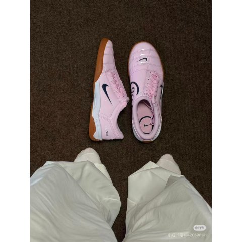 Total90 粉色足球鞋