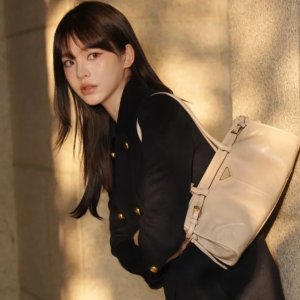 7折起！Prada保龄球包€1794