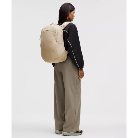 Triple-Zip 双肩包 28L 科技帆布