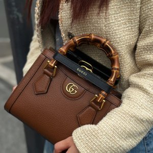 1.8折起+叠9折 珑骧手机包€102