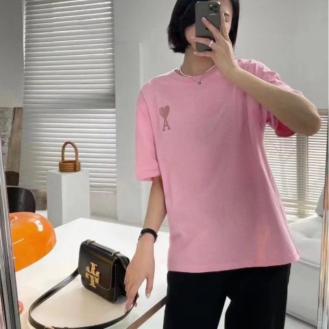 粉色爱心T恤