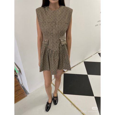 Pleated 瑞士点迷你连衣裙