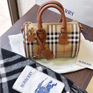 独家7.3折+免邮 Burberry饭盒包€693