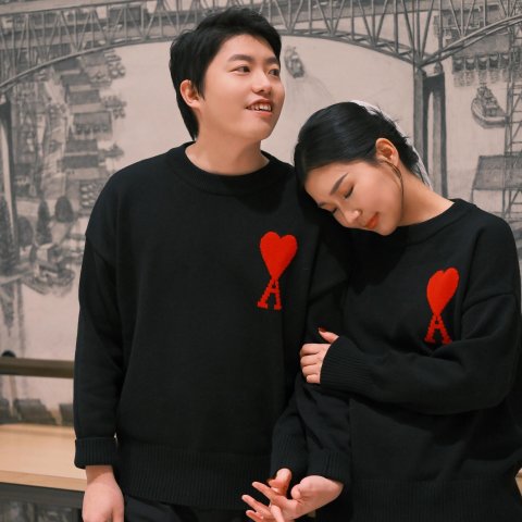AMI De Coeur毛衣