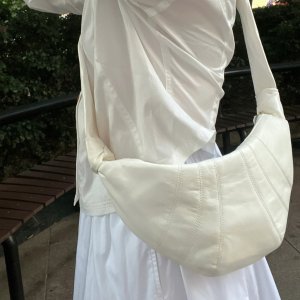 白色小牛皮可颂牛角包